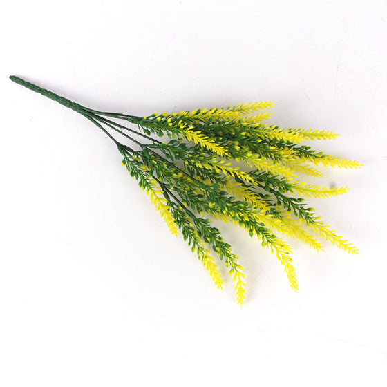 Künstliche Lavendelblüten im Freien