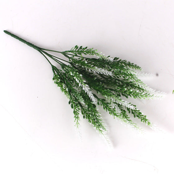 Künstliche Lavendelblüten im Freien