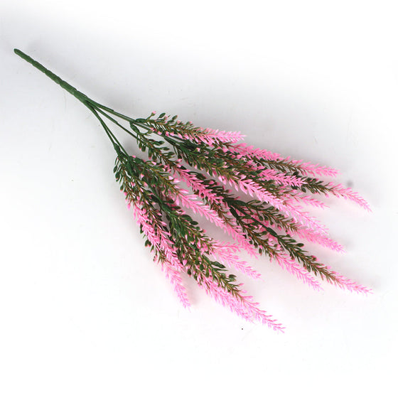 Künstliche Lavendelblüten im Freien