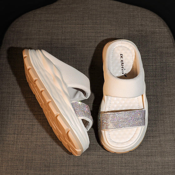 Funkelnde, höhenvergrößernde Sandalen mit Strasssteinen