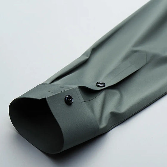 Klassisches knitterfreies Herrenhemd