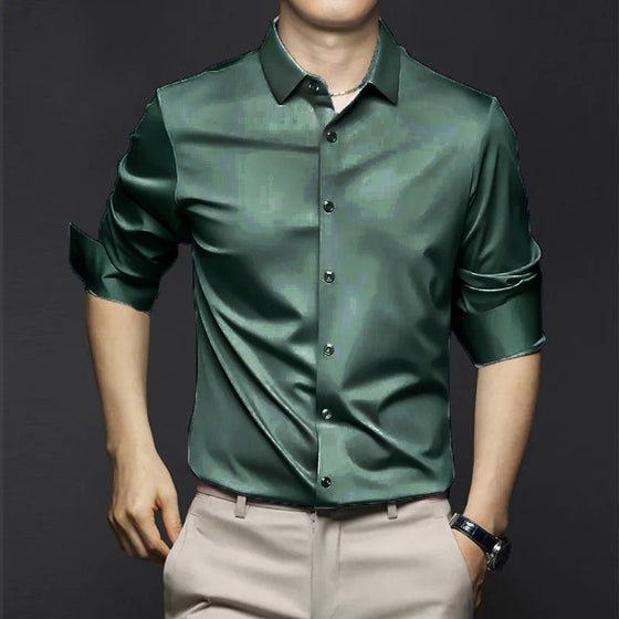 Klassisches knitterfreies Herrenhemd