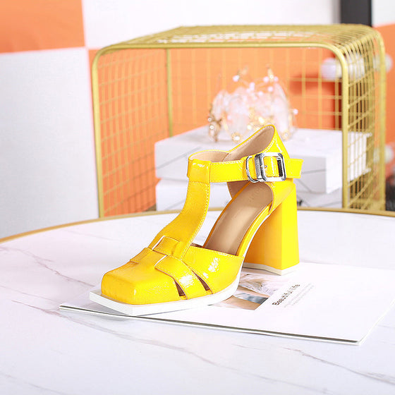 High Heels mit hohler T-Schnalle