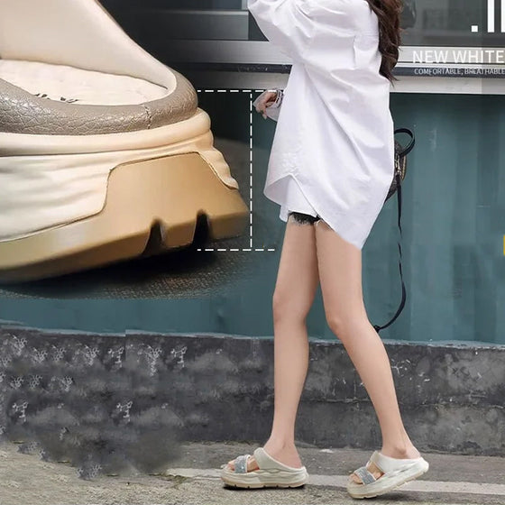 Funkelnde, höhenvergrößernde Sandalen mit Strasssteinen