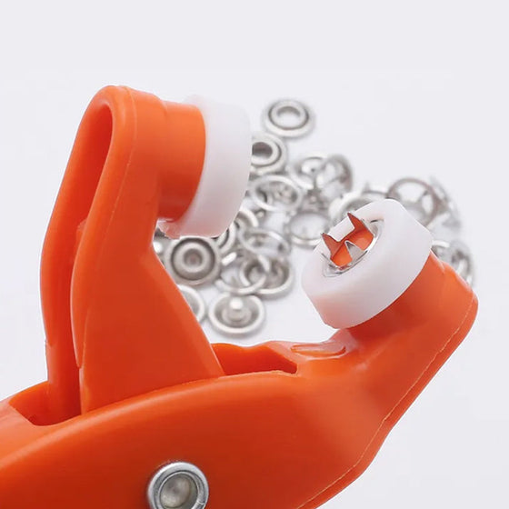 Werkzeugsatz mit fünf Klauenschnallen