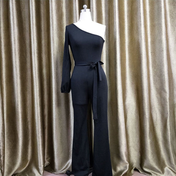 Asymmetrischer Overall mit einer Schulter