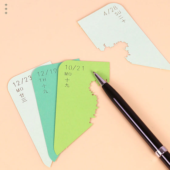 Baumhaus-Papierskulpturen-Kalender