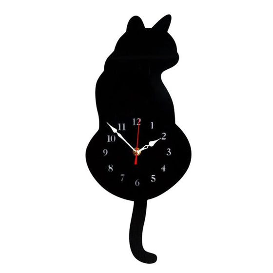 Wanduhr mit wedelndem Schwanz der nordischen Katze