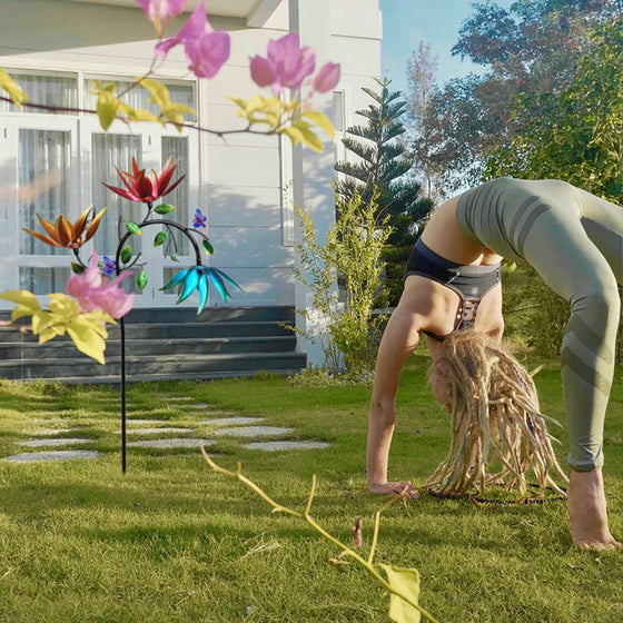 Wunderschöner Sommer-Windspiel mit bunten Blumen