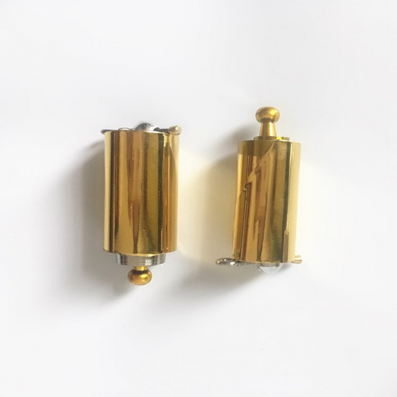 Tragbarer Metallstab für Selbstverteidigung und Zauberkunst