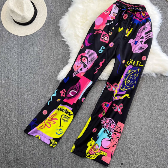 Lässiges zweiteiliges Set mit künstlerischem Graffiti-Print