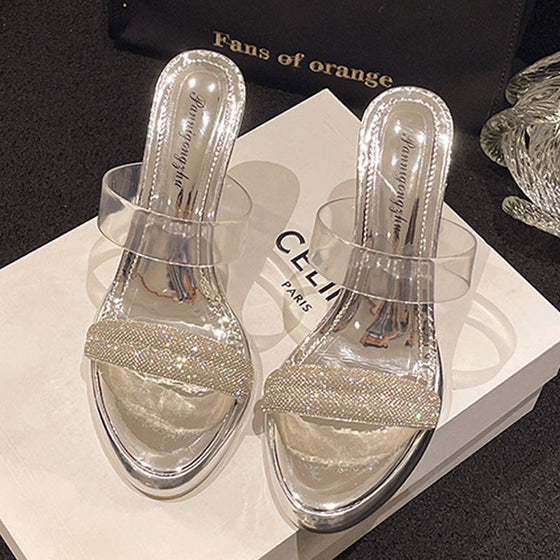 Transparente, hochhackige Hausschuhe mit Strasssteinen