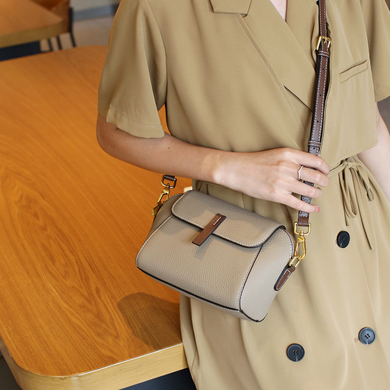 Leichte, luxuriöse, trendige und vielseitige Umhängetasche aus weichem Leder