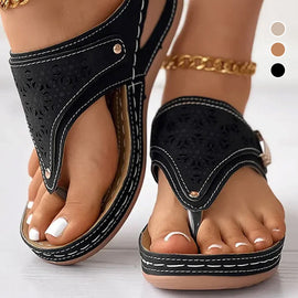 Flip-Flops mit dicker Sohle und Ausschnitt